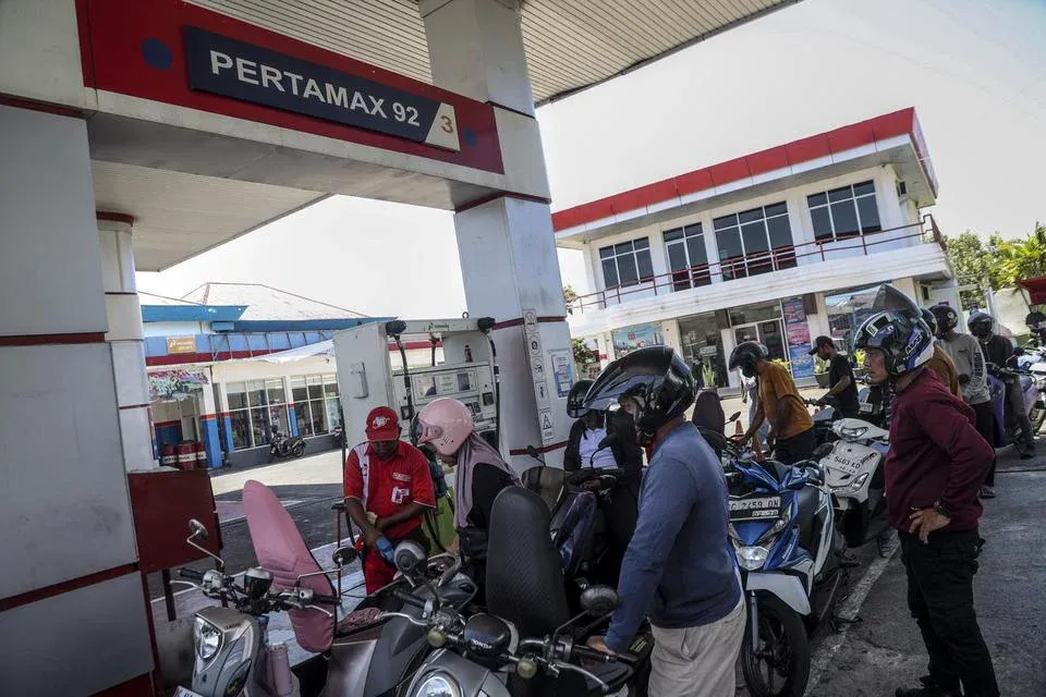 Harga Pertamax Naik? Ekonom: Warga Belum Siap!